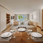 Hotel Mandarin Oriental, Di