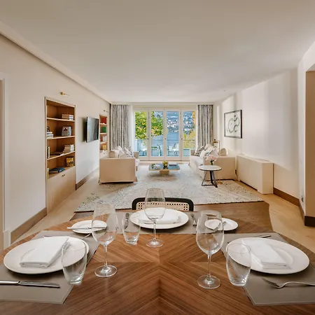 Hotel Mandarin Oriental, Di